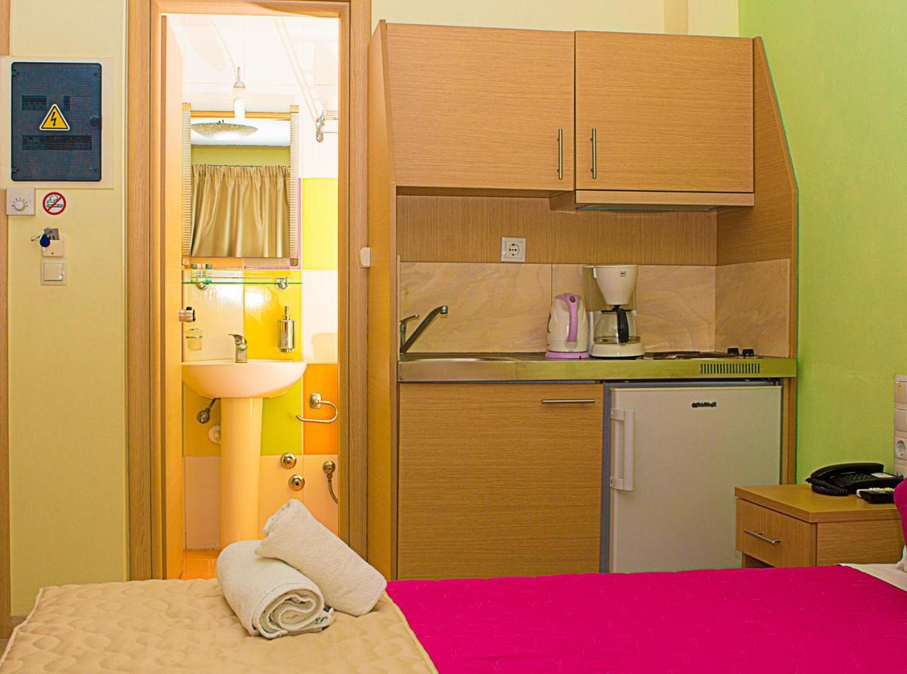 Anthena Studios Skiathos Town Room photo